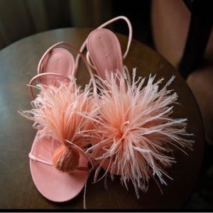 These shoes were only worn once, comfortable !